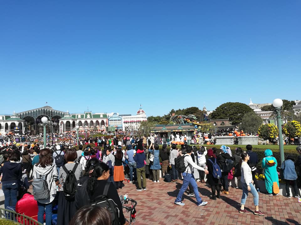 ディズニーランド　ハロウィン　混雑